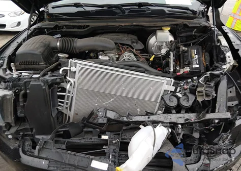 2022 Ram 1500 Laramie 4X4 5'7 Box из США, поврежденный, VIN 1C6SRFJT2NN263683